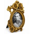 Cadre photo ovale doré de 28 cm en résine, fleurs en relief et papillon, vue de face - 1