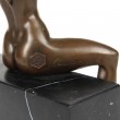 Statue érotique en bronze femme nue assise jambes écartées - 26 cm