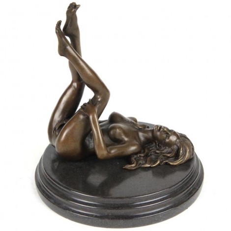 Statue érotique en bronze femme nue les jambes en l'air - 19 cm
