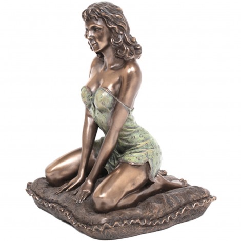 Statue femme en résine à genoux sur un coussin - 16 cm