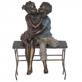 Statue garçon et fille assis sur un banc en résine et fer - 41 cm