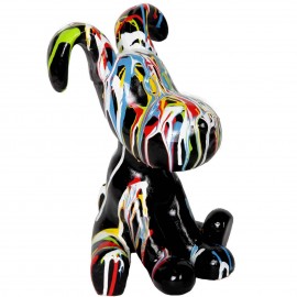 Statue chien Snoopy en résine multicolore fond noir - 28 cm