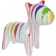 Statue chien design multicolore fond blanc en résine - Pat - 80 cm