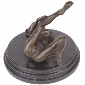 Statue érotique en bronze et marbre femme nue qui écarte les jambes - 23 cm