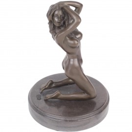 Statue érotique en bronze et marbre femme nue main dans les cheveux - 22 cm