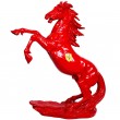 Statue en résine cheval cabré rouge personnalisé avec l’emblème Ferrari - 90 cm