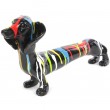 Statue chien teckel multicolore fond noir en résine - 40 cm