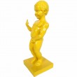 Statue en résine jaune le célèbre Manneken-Pis doigt d'honneur 35 cm