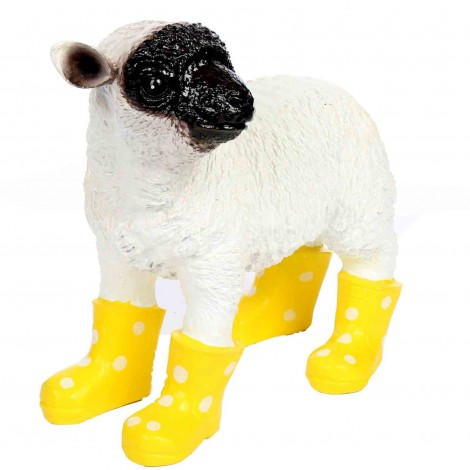 Statue en résine d'un mouton tête noire en bottes jaune 30 cm