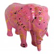 Statue en résine éléphant debout multicolore fond fuchsia 25 cm