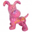 Statue en résine chien snoopy debout multicolore fond fuchsia - 27 cm