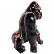 statue en résine singe gorille protecteur multicolore fond noir - 36 cm