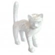 Statue chat en résine queue droite multicolore fond blanc et argent 45 cm