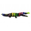 Statue crocodile multicolore fond noir trash - 110 cm