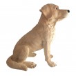 Statue CHIEN labrador ASSIS robe beige - 34 cm