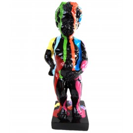 Statue en résine multicolore fond noir le célèbre Manneken-Pis 15 cm