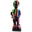 Statue Manneken-Pis en résine multicolore fond noir le célèbre Belge15 cm