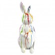 Statue en résine Lapin assis multicolore fond blanc - 53 cm