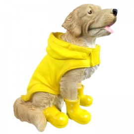 Statue chien labrador assis en habit de pluie et botte jaune - 50 cm