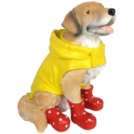 Statue chien labrador assis en habit de pluie et botte rouge - 50 cm