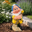 Statue nain de jardin au balai résine 38 cm chapeau bleu - 5