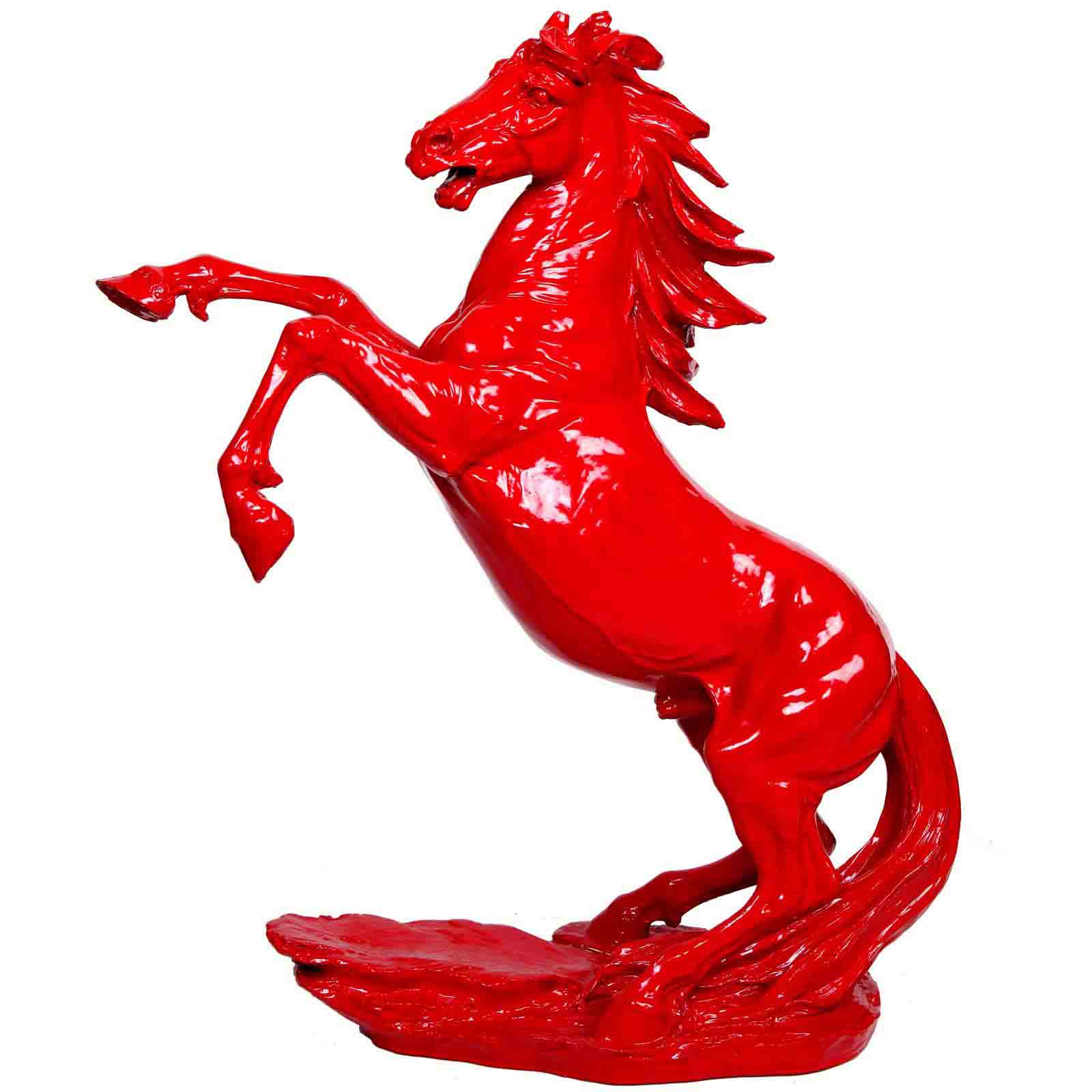 cheval cabré rouge sur socle 